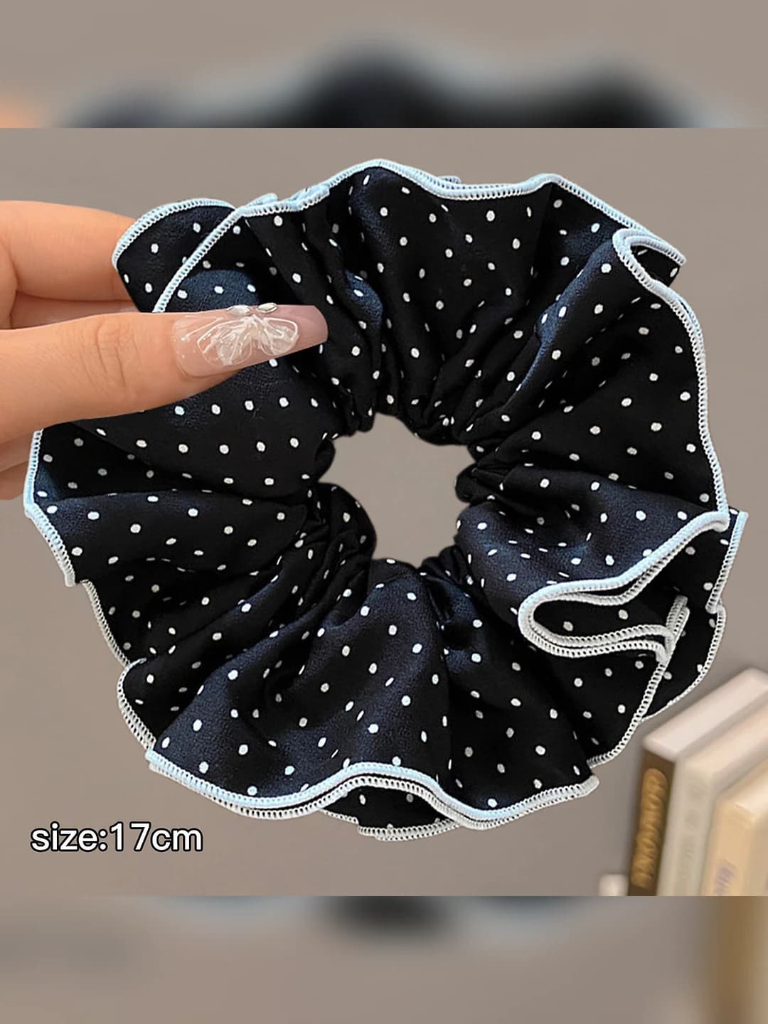 Black polka dot, 17 cm