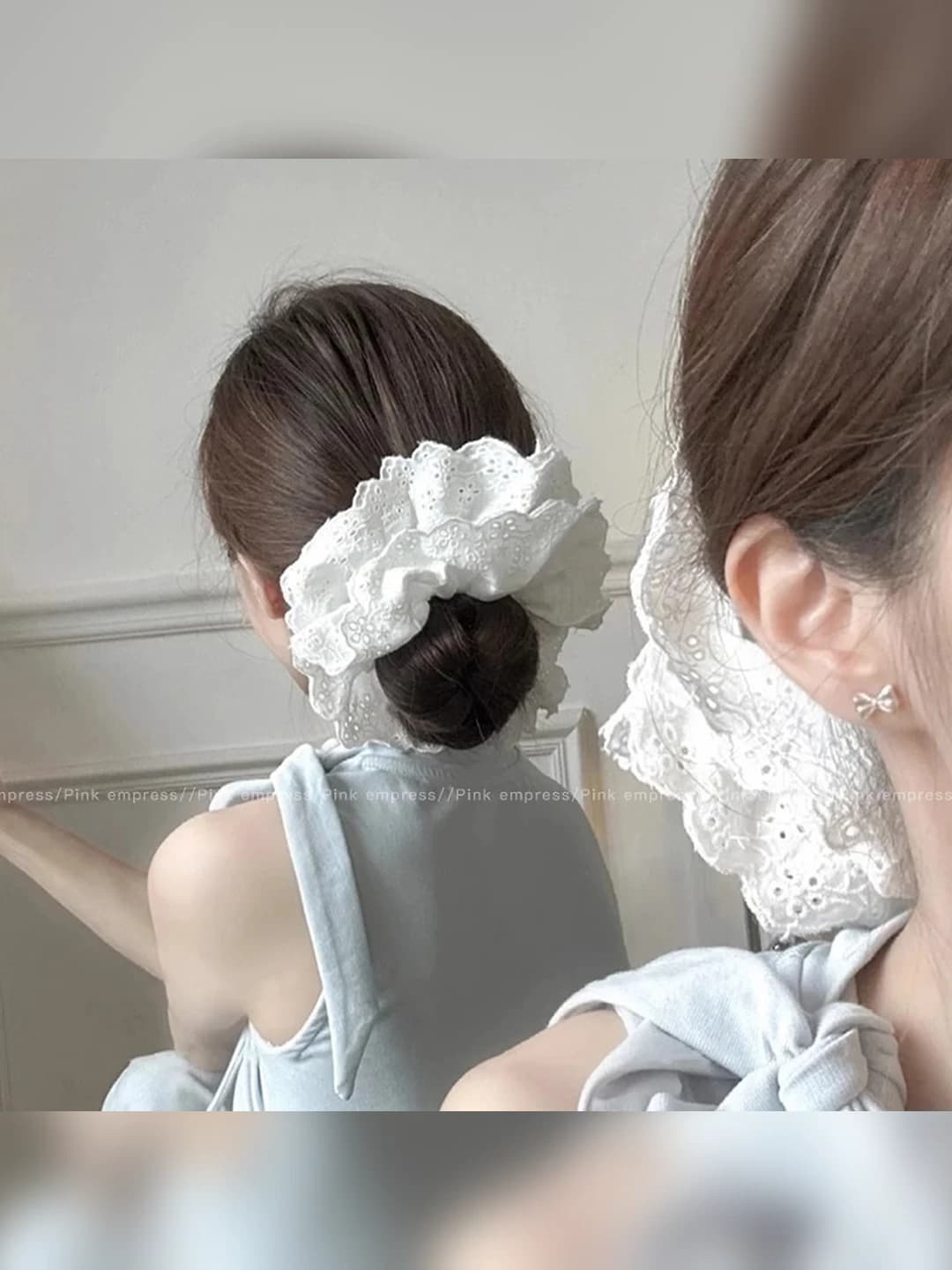 White lace scrunchie (4 layers)