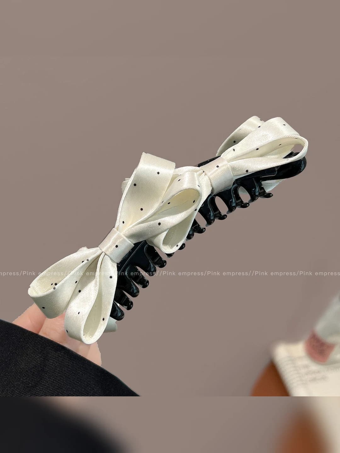 Off-white polka dot, bow banana, ~13 cm