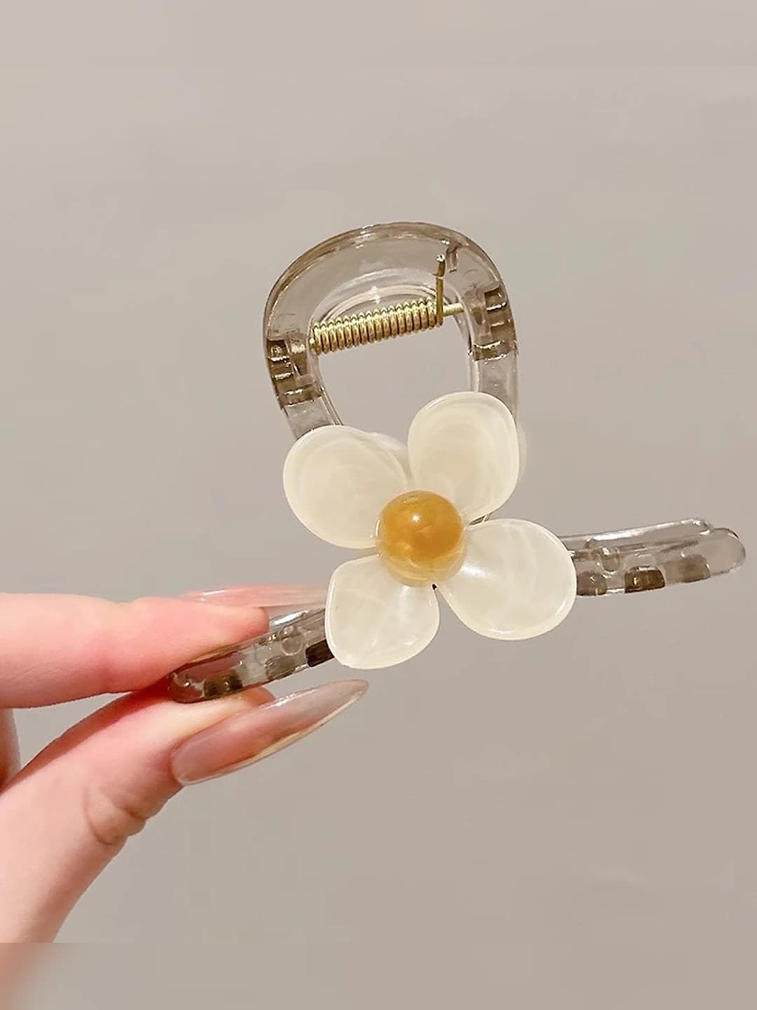 Beige 4-petal flower clip 8 cm