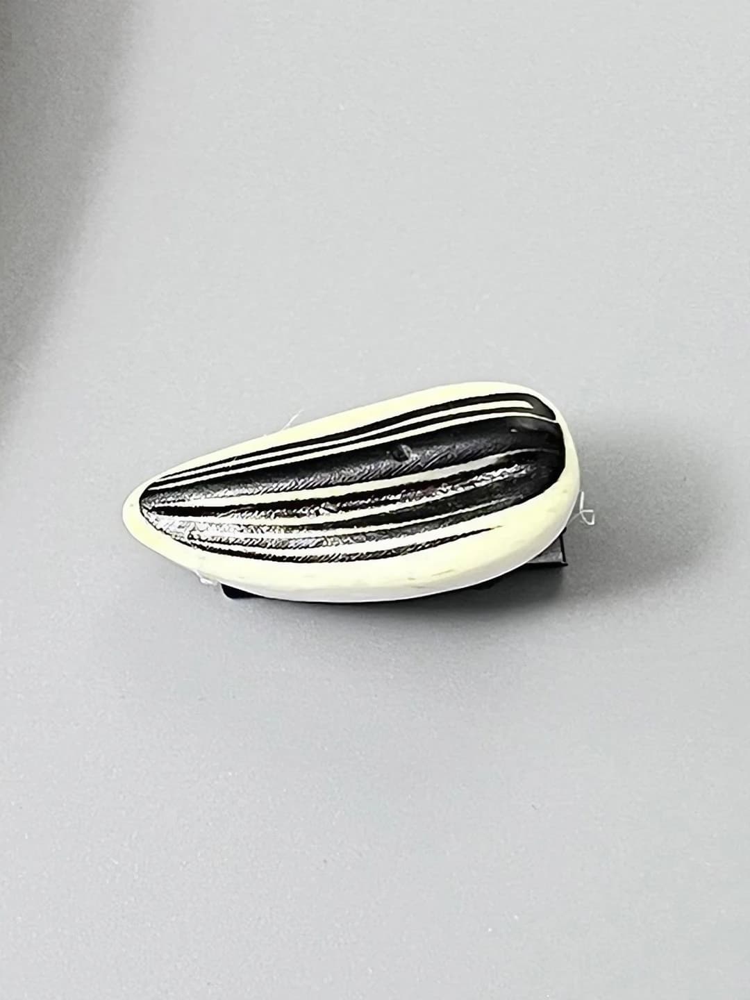 2# Small clip ~2 cm