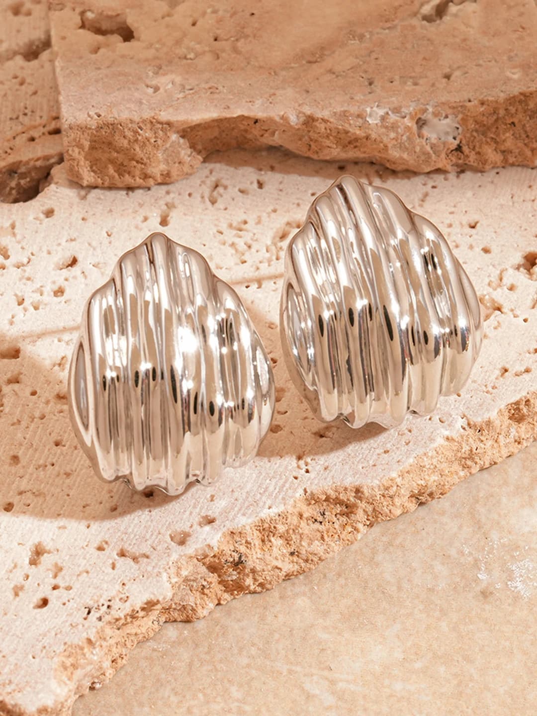 Steel post - Silver shell