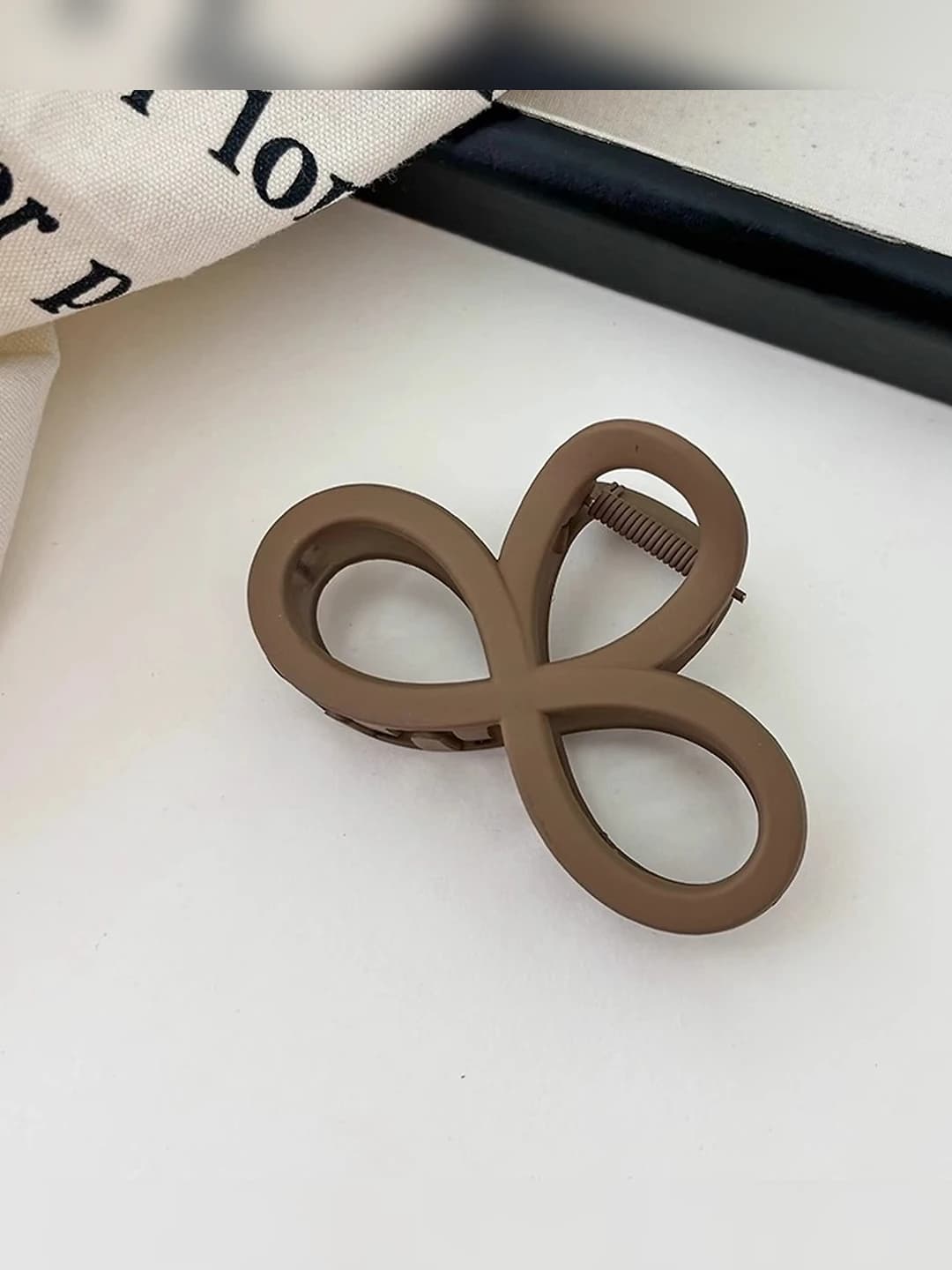 1# Khaki - Figure-8 clip