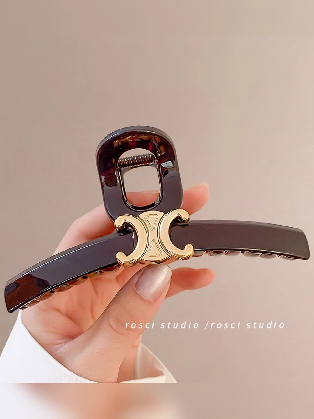 Chocolate brown double C logo clip (approx. 12.5 cm)