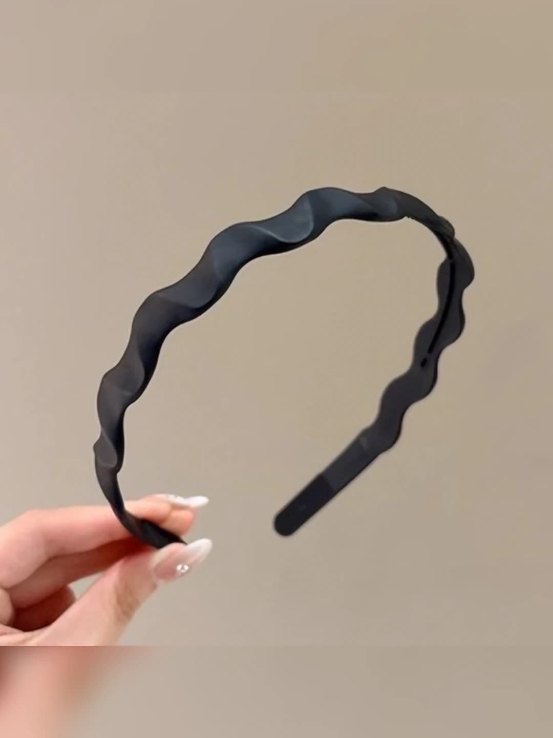 Black ~1.2 cm