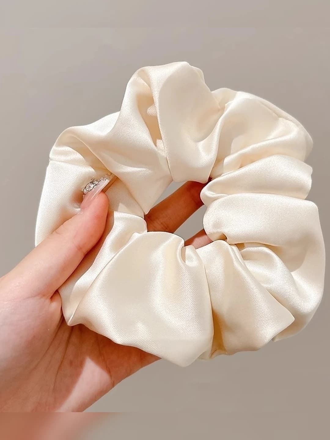 4# Large, off-white, ~13 cm