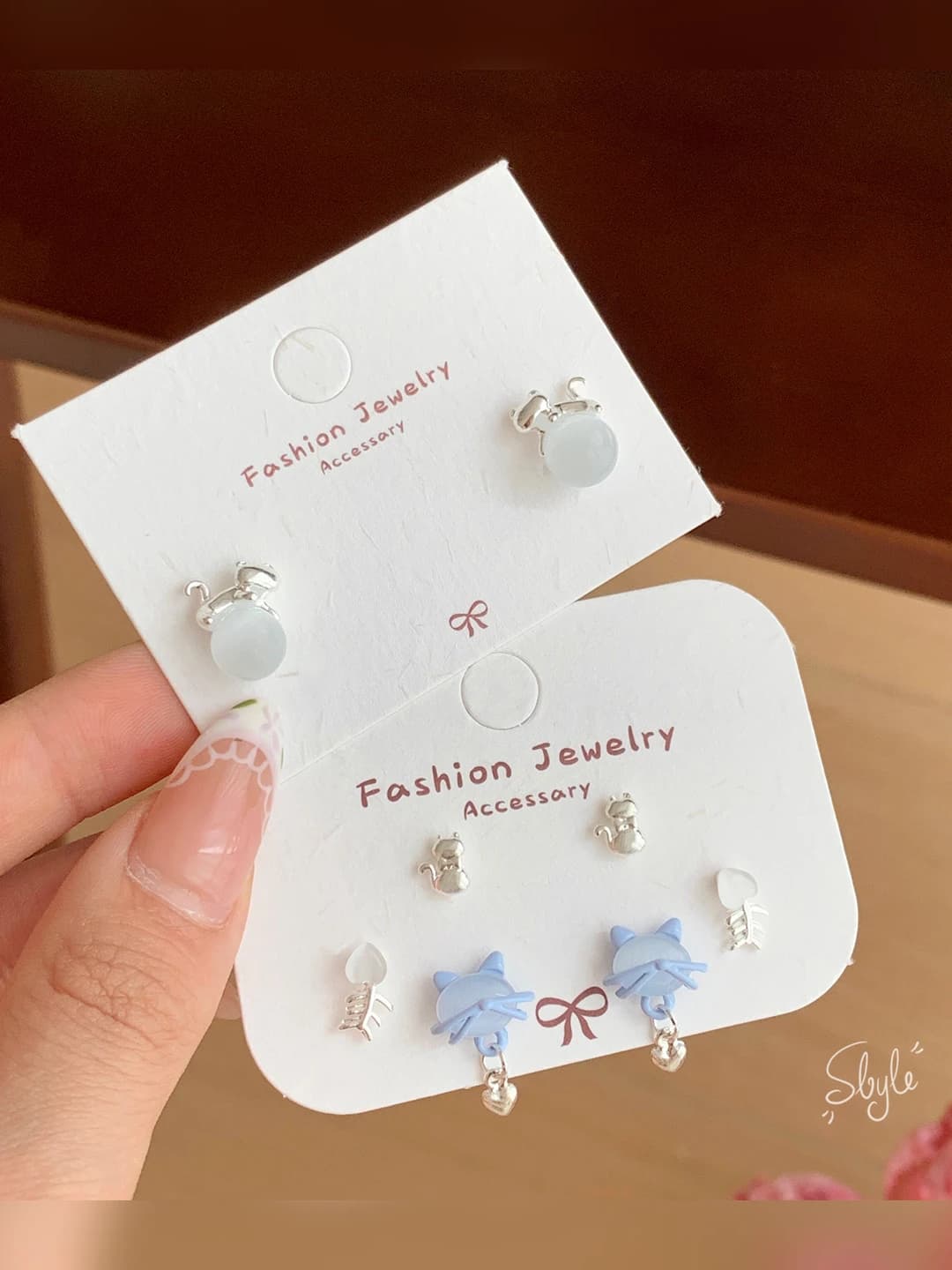 Women's Korean style earrings with purple cat's eye stone, 925 silver post, cat shape