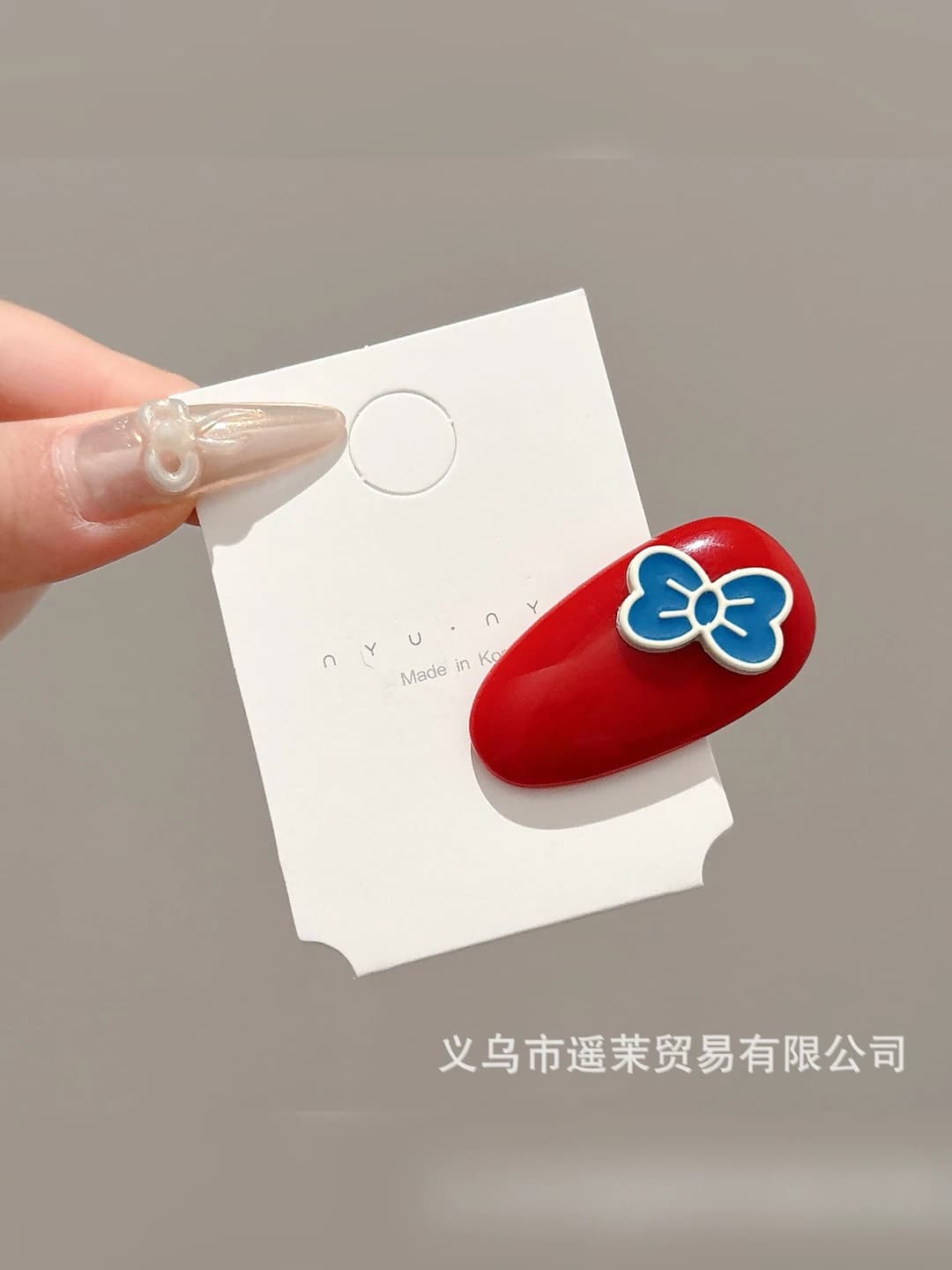 Red small clip, 4 cm