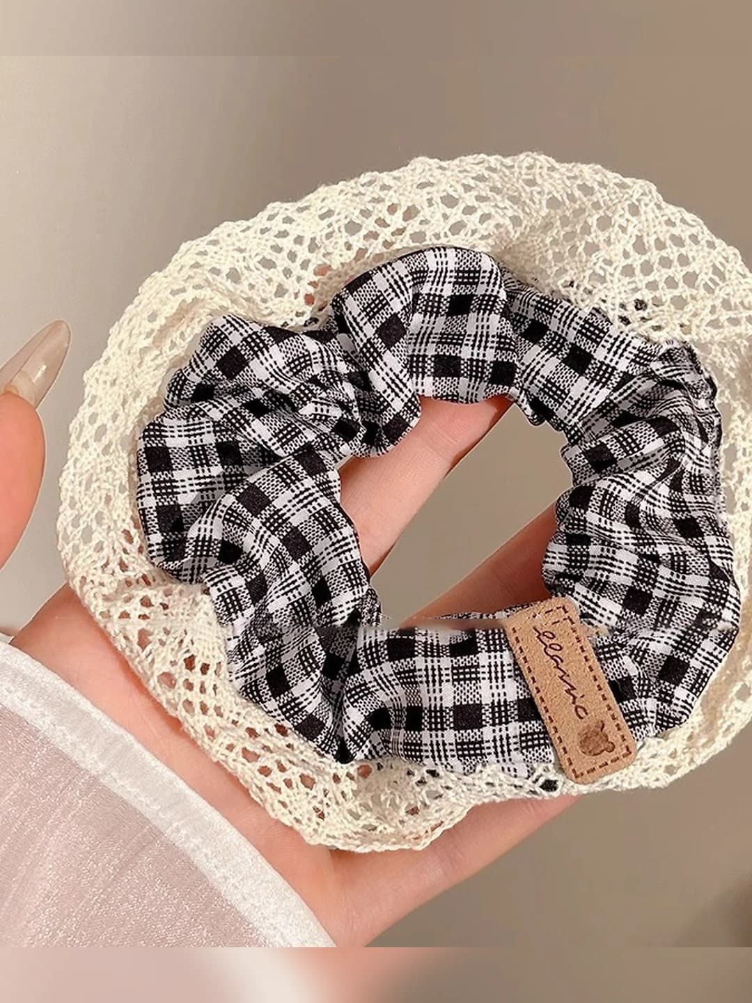 10# Black-white plaid