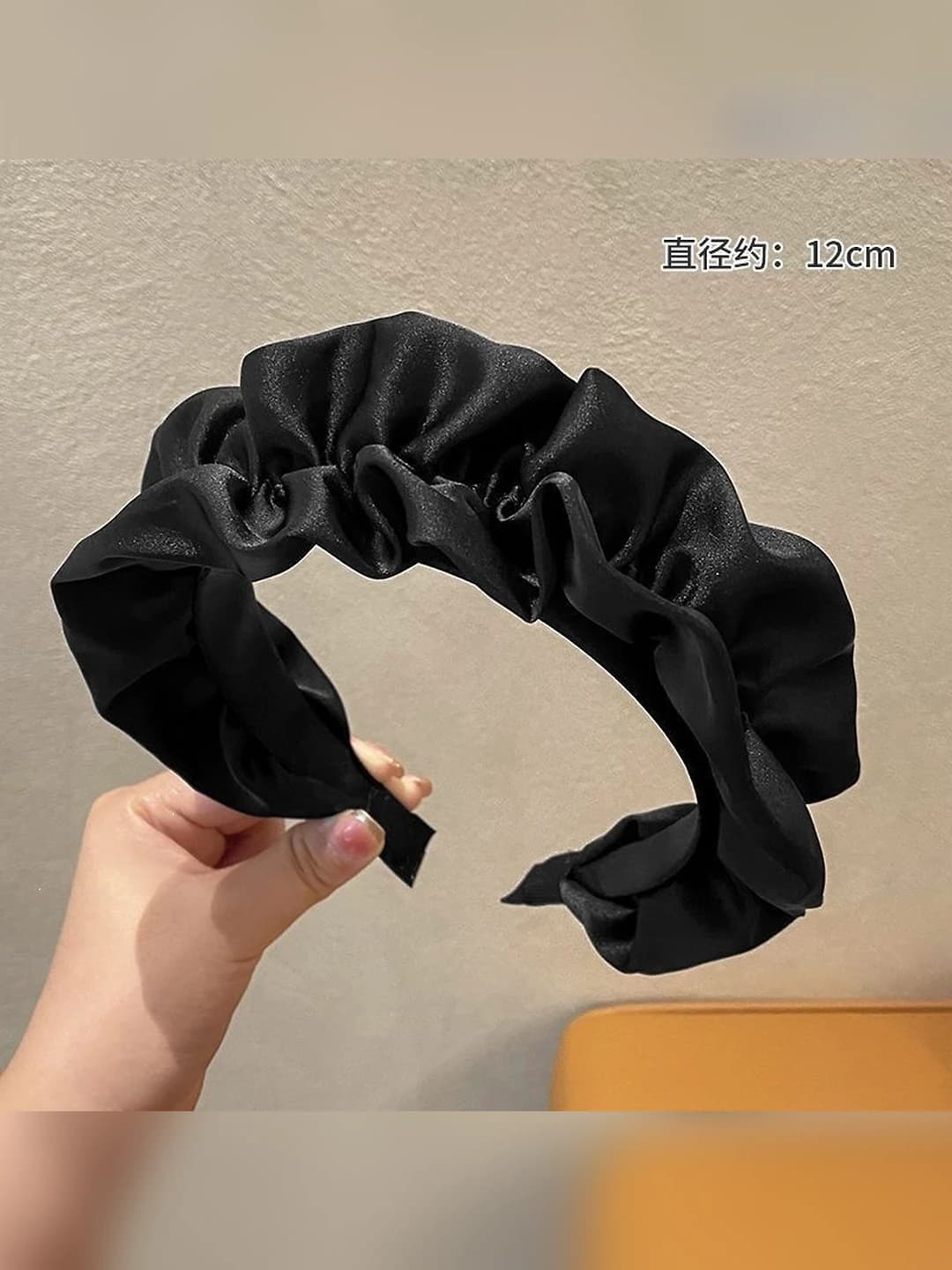 1# Black, ruffled, large