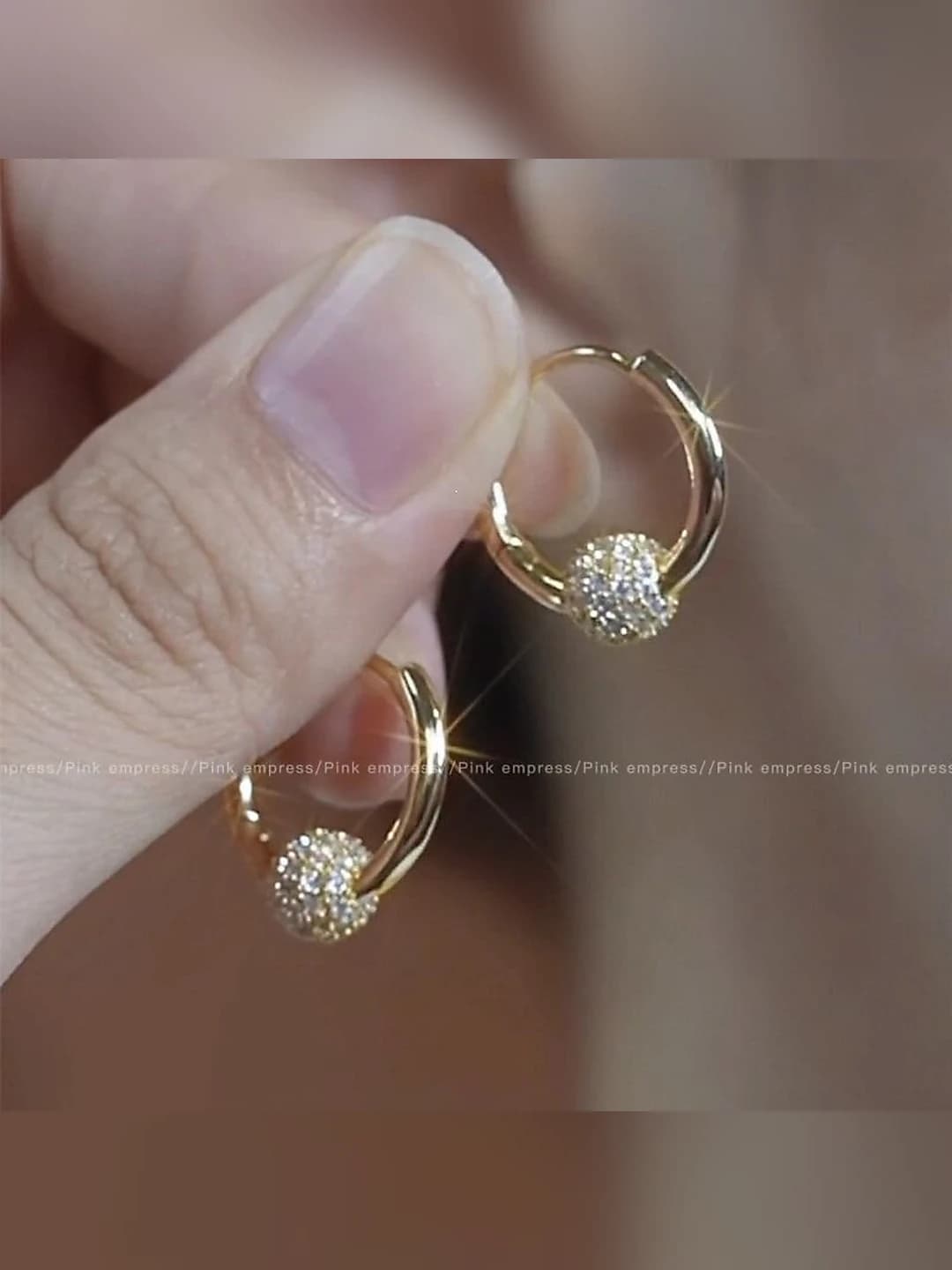 Gold diamond ear stud