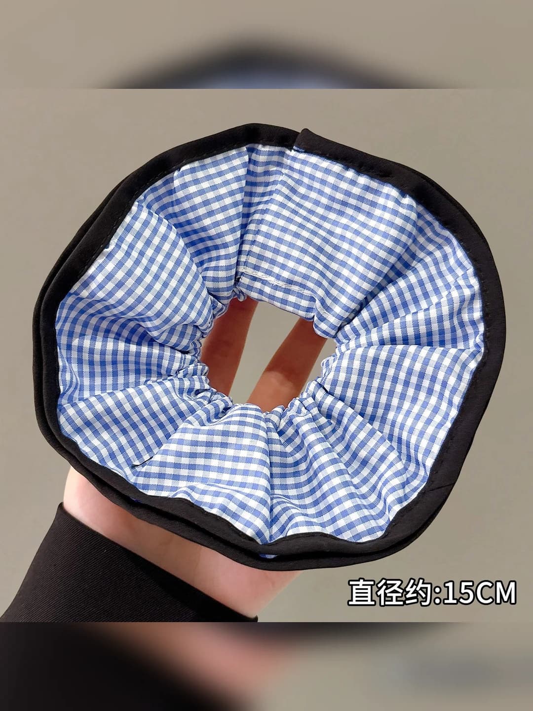 Blue plaid with black trim, 15 cm