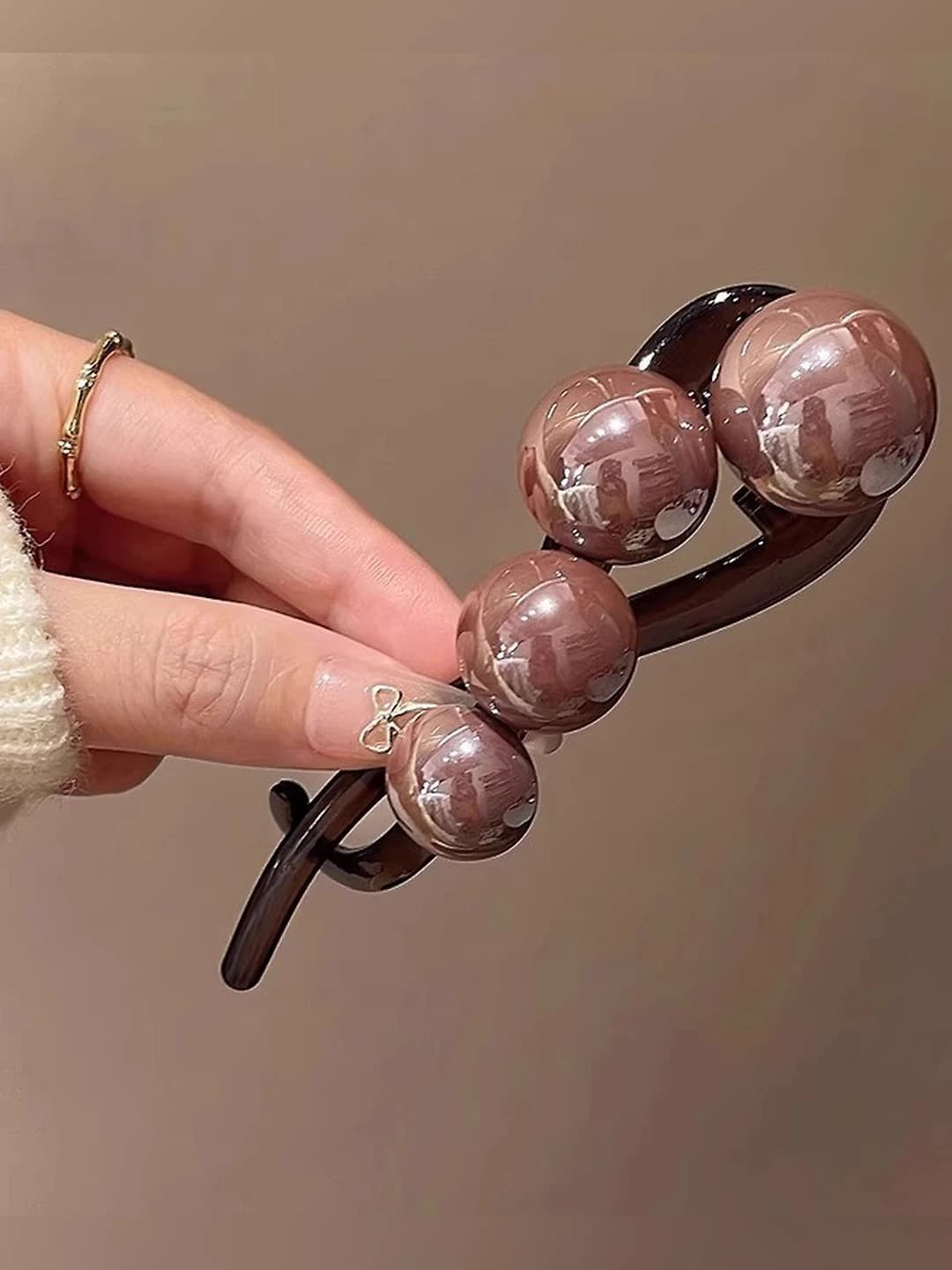 Dark coffee pearl twist clip