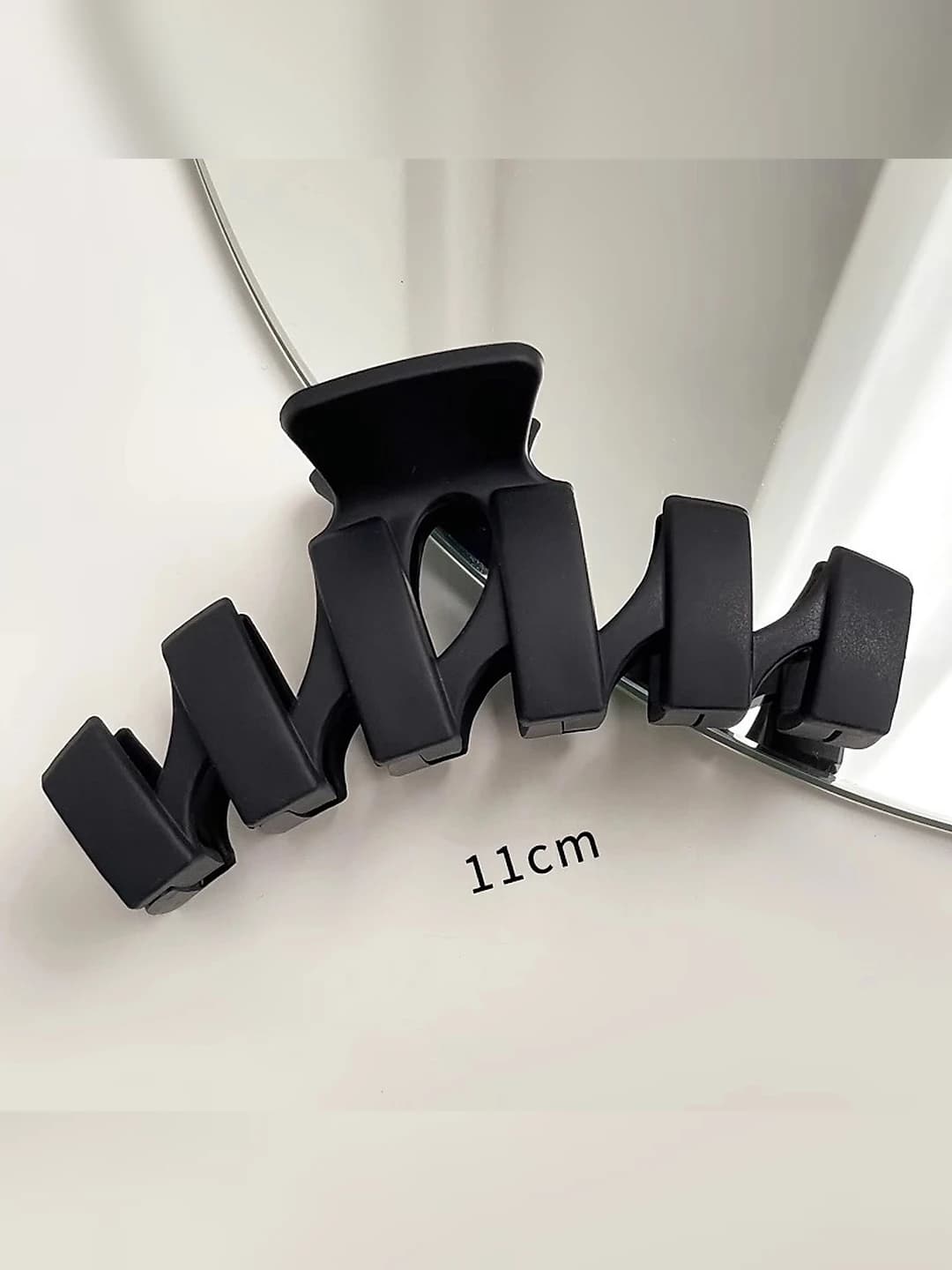 Irregular black 11 cm