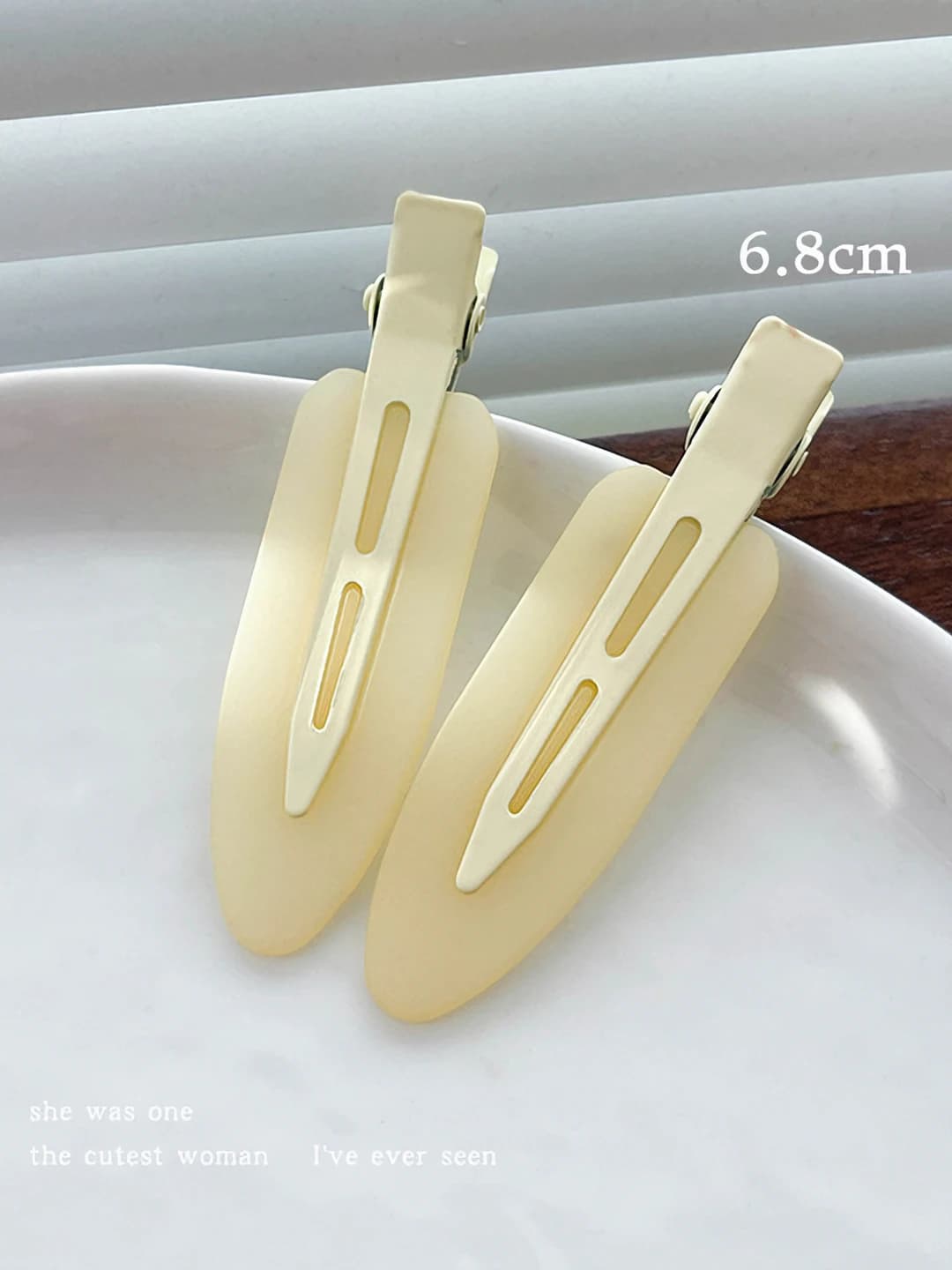1# Off-white 1 pc - approx 6.5cm