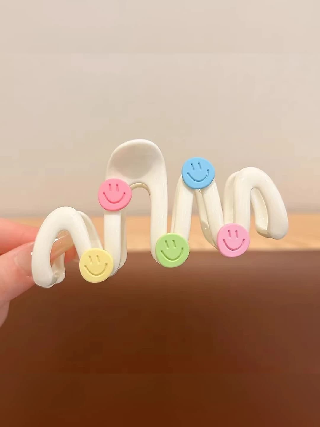 2# Beige wavy clip approx 11 cm