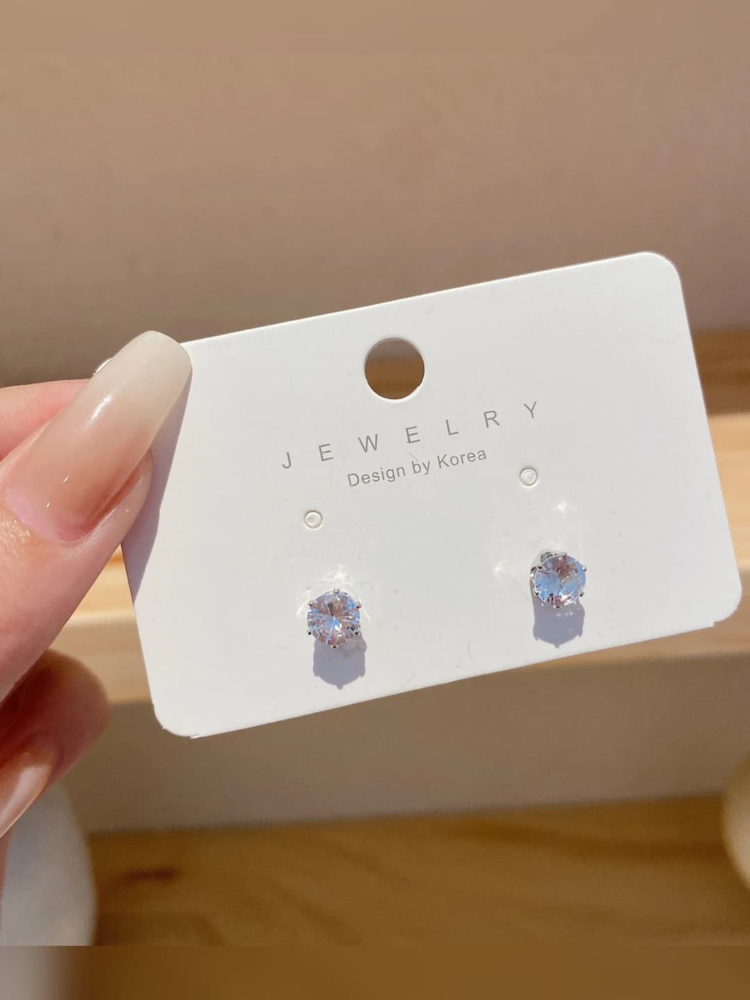 Medium zircon stud