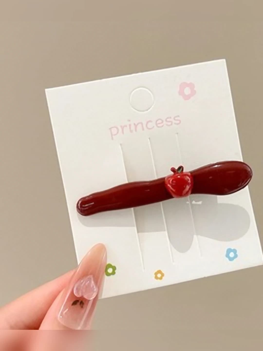 Apple-shaped clip, 6 cm