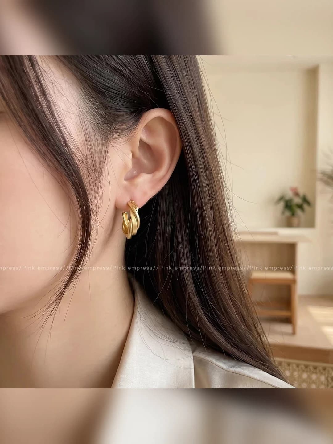 1# Gold twisted C-shape earrings (silver)