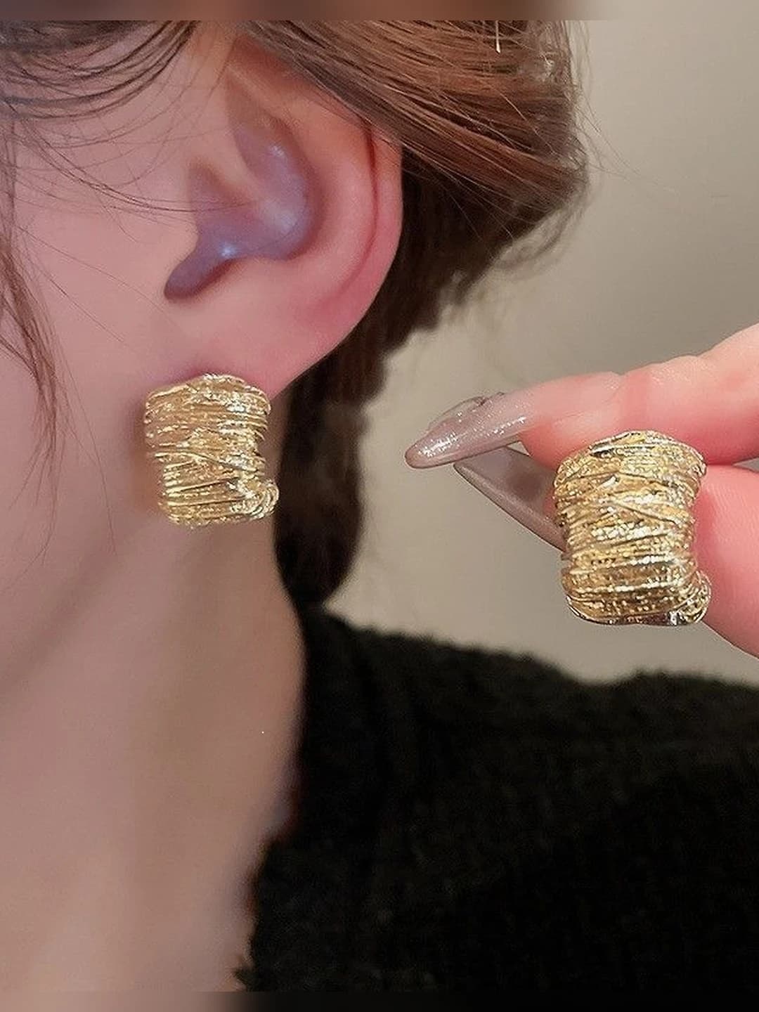 7# gold textured studs Z-121