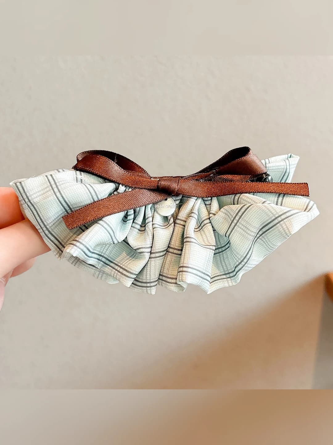 Green striped banana clip, base ~10 cm