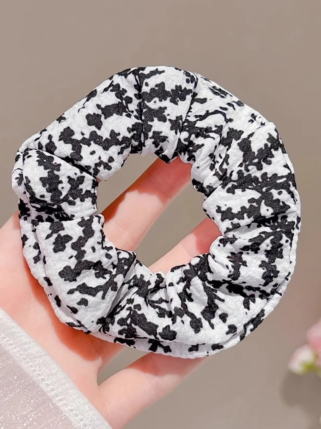 Black, floral, 10 cm