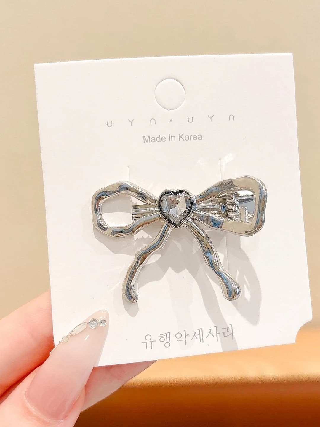 White heart ~5 cm