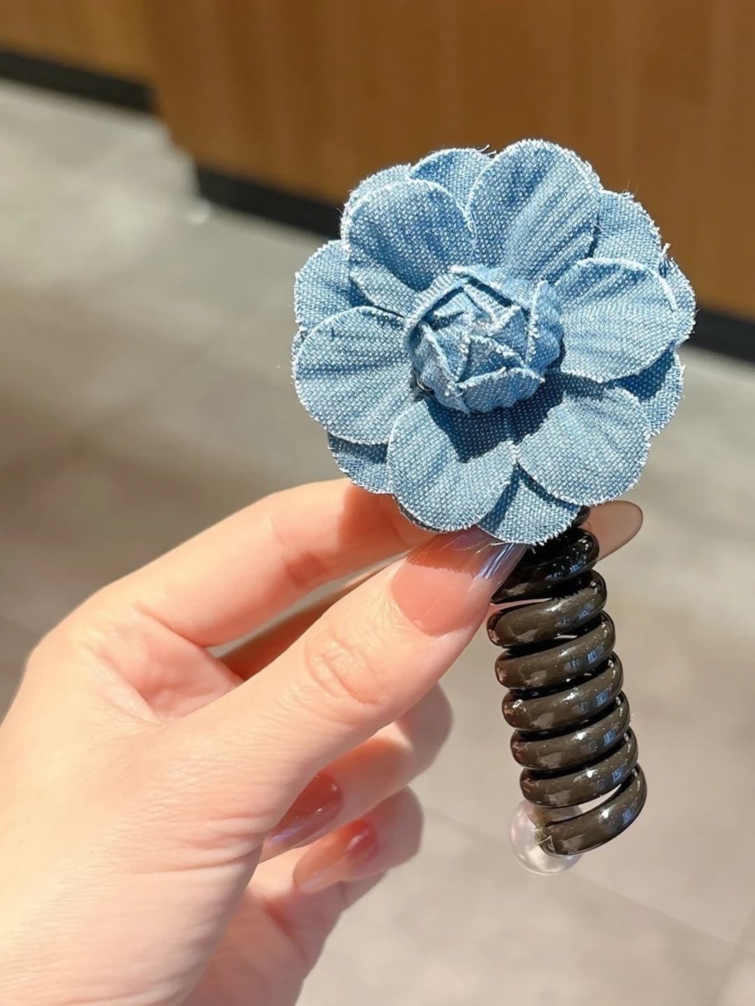 2# Light blue flowers, hair tie 10 cm