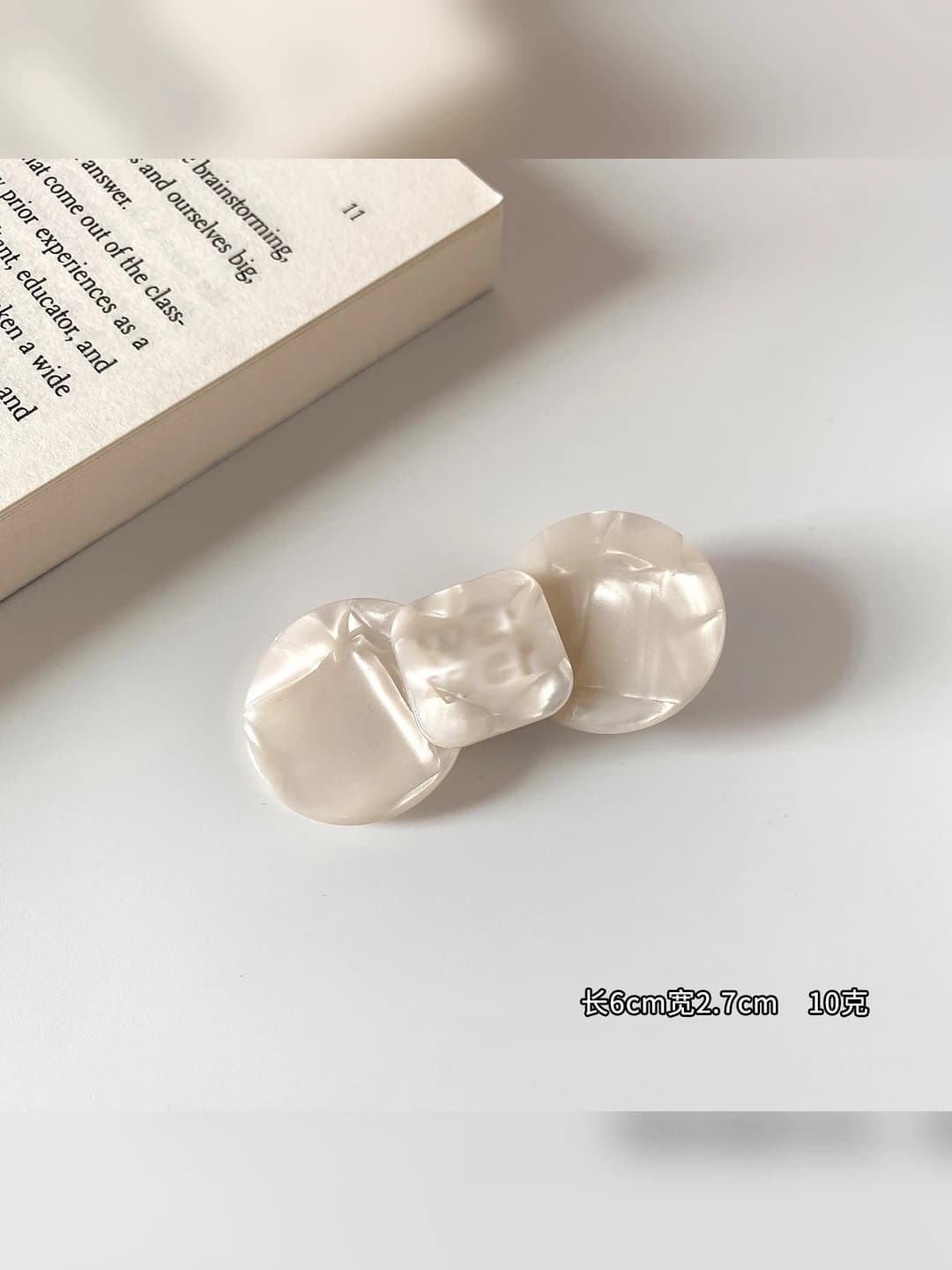Medium, white shell