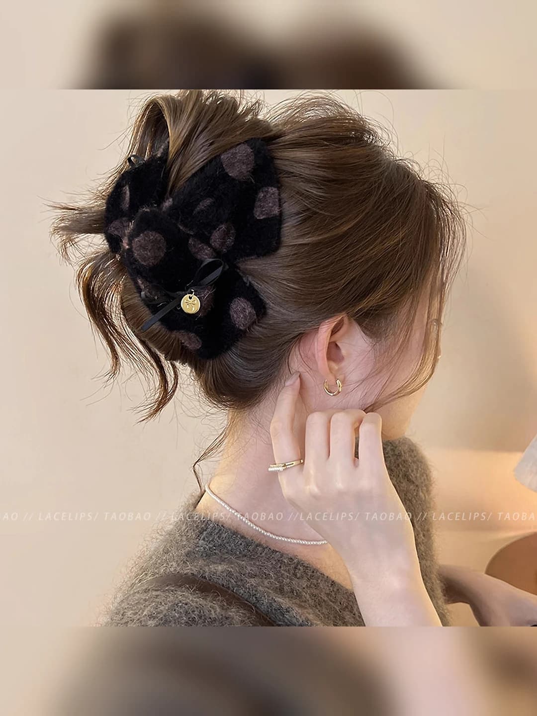 Black polka dot plush triangle clip - 12.5 cm