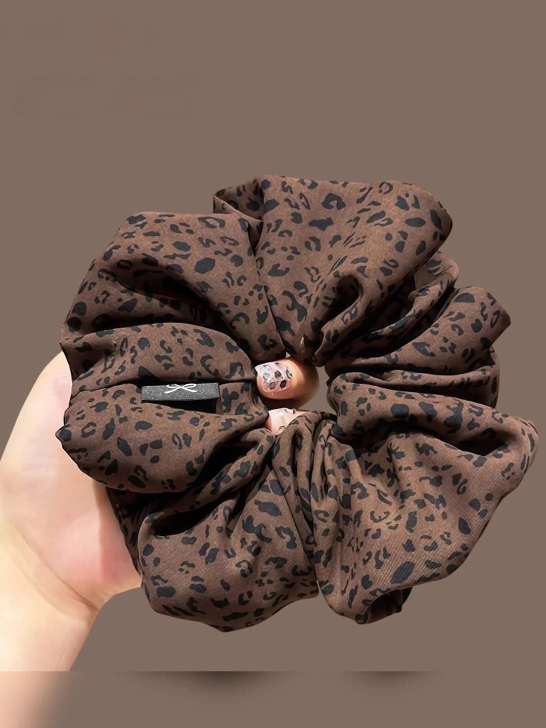 To'q kofe leopard bosilmagan chekka taxminan 15 cm