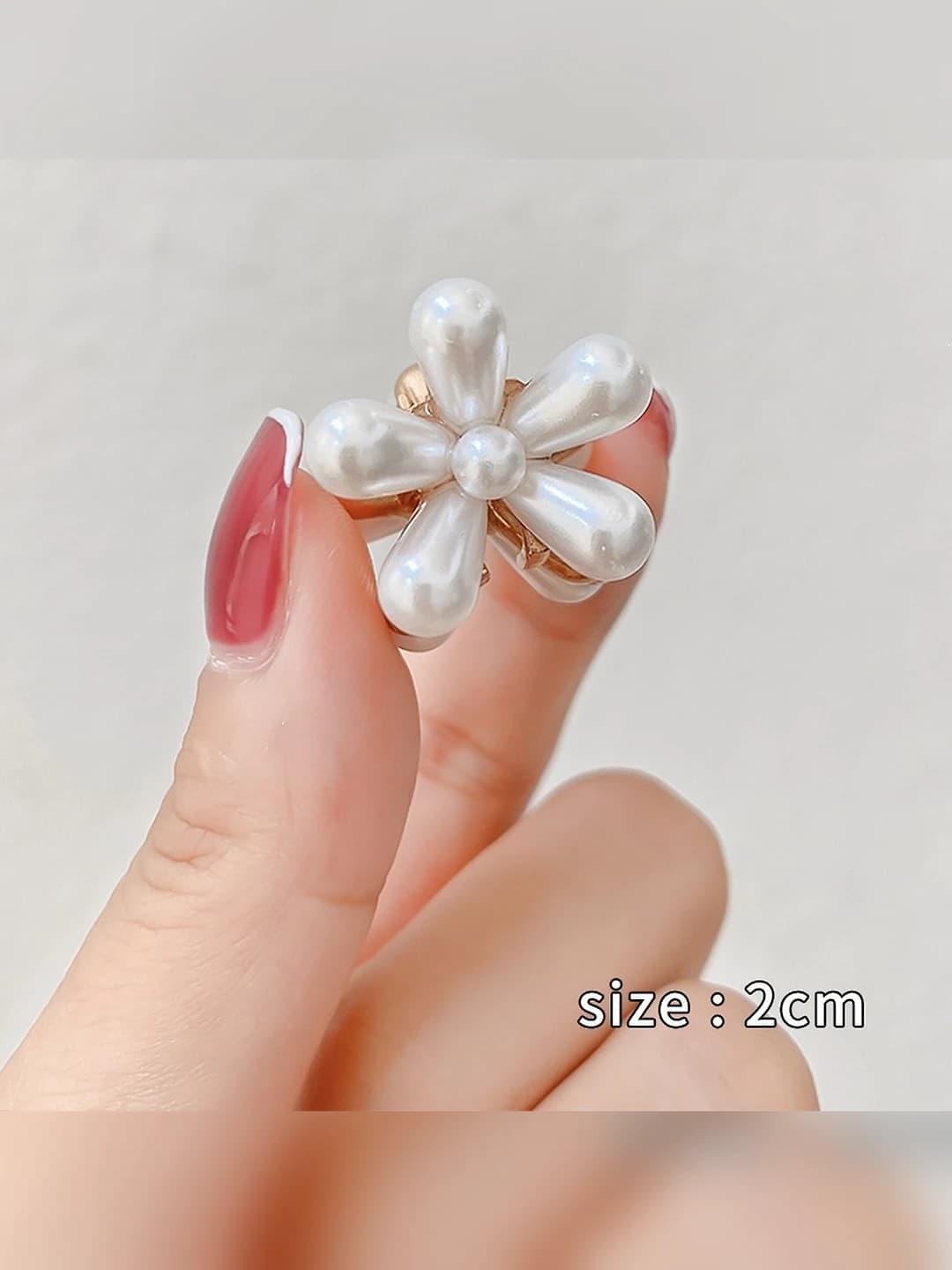1# Pearl hair clip, diameter ~2cm