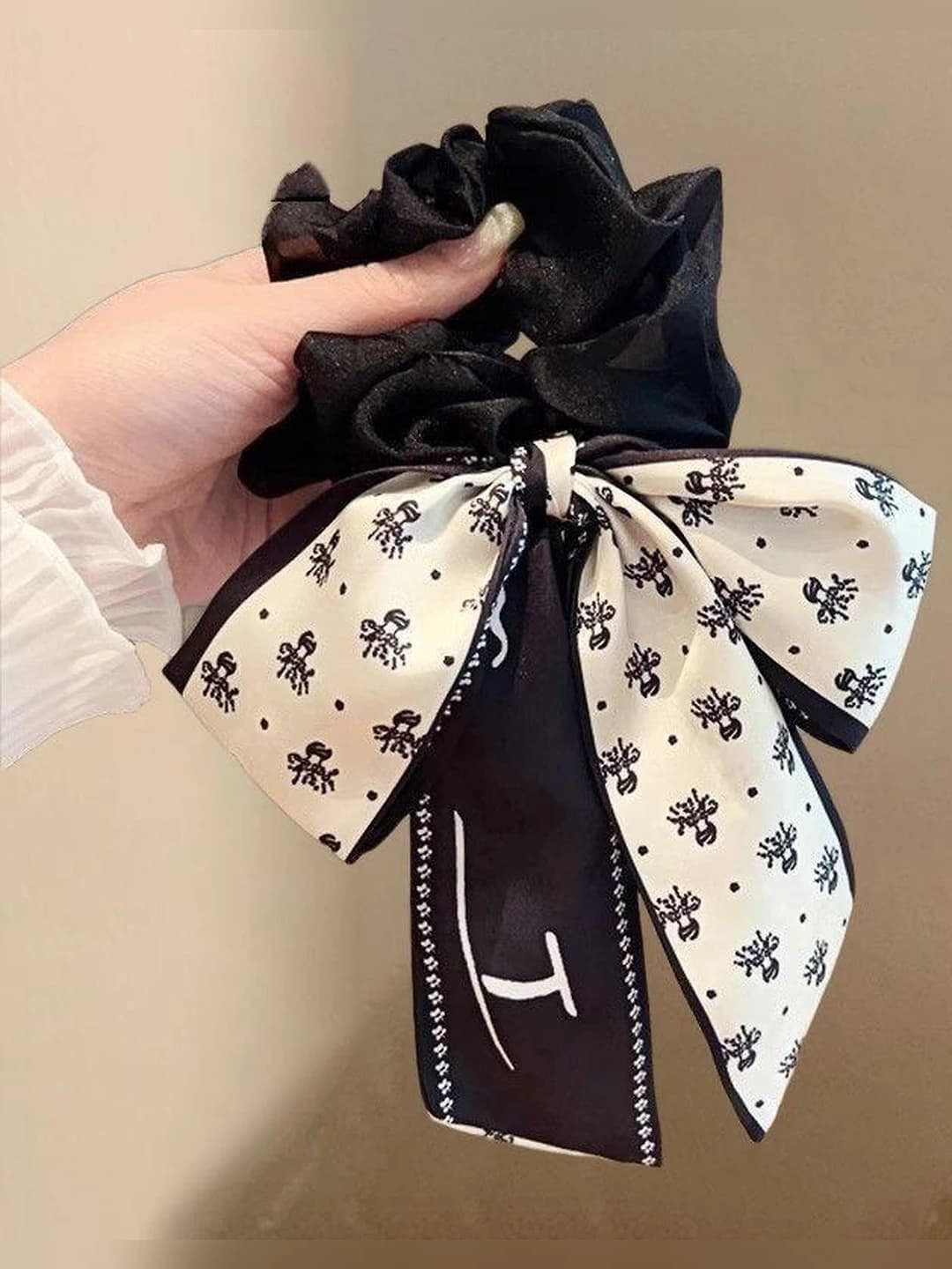 2# Premium black ring ~9 cm ribbon ~18 cm