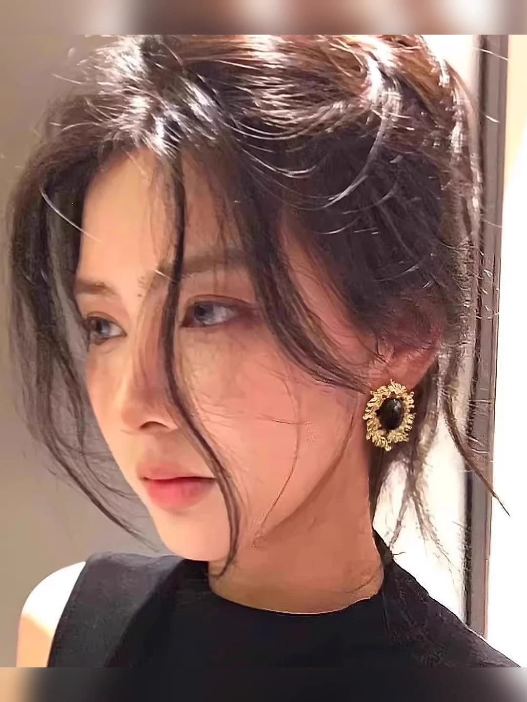 1# Gold oval earrings