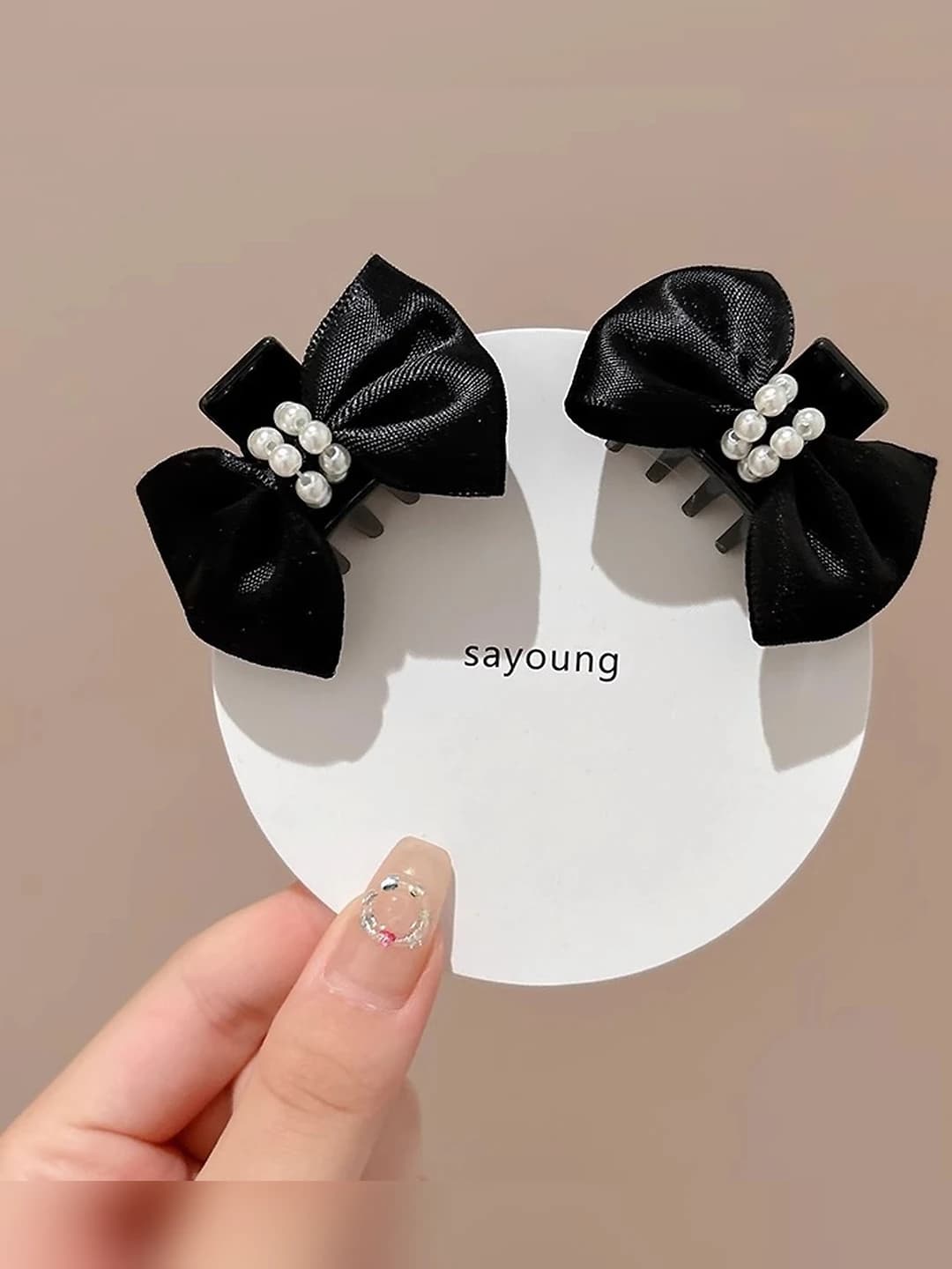 Beaded bow clip 1 pair