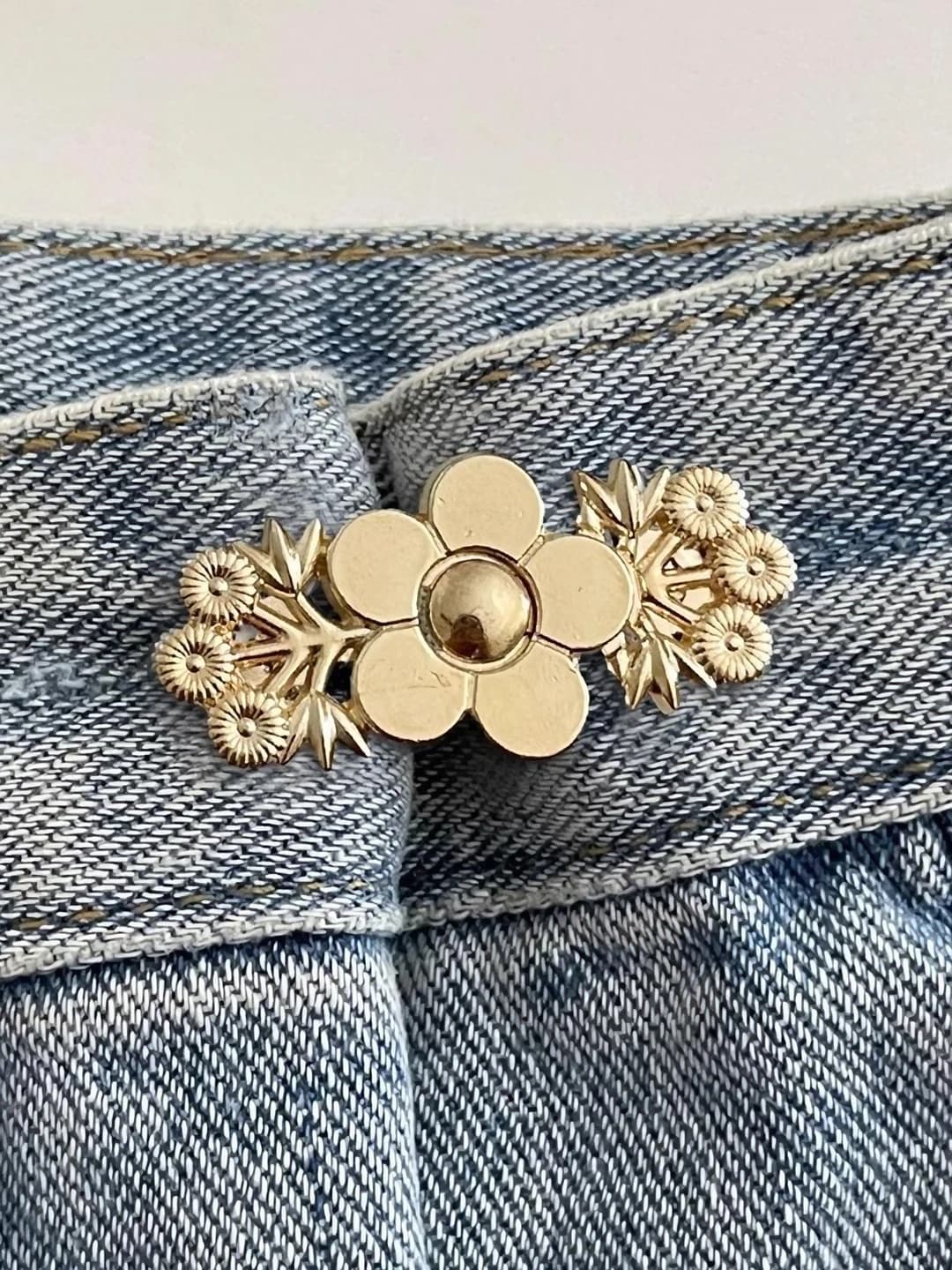 9# Gold floral belt buckle