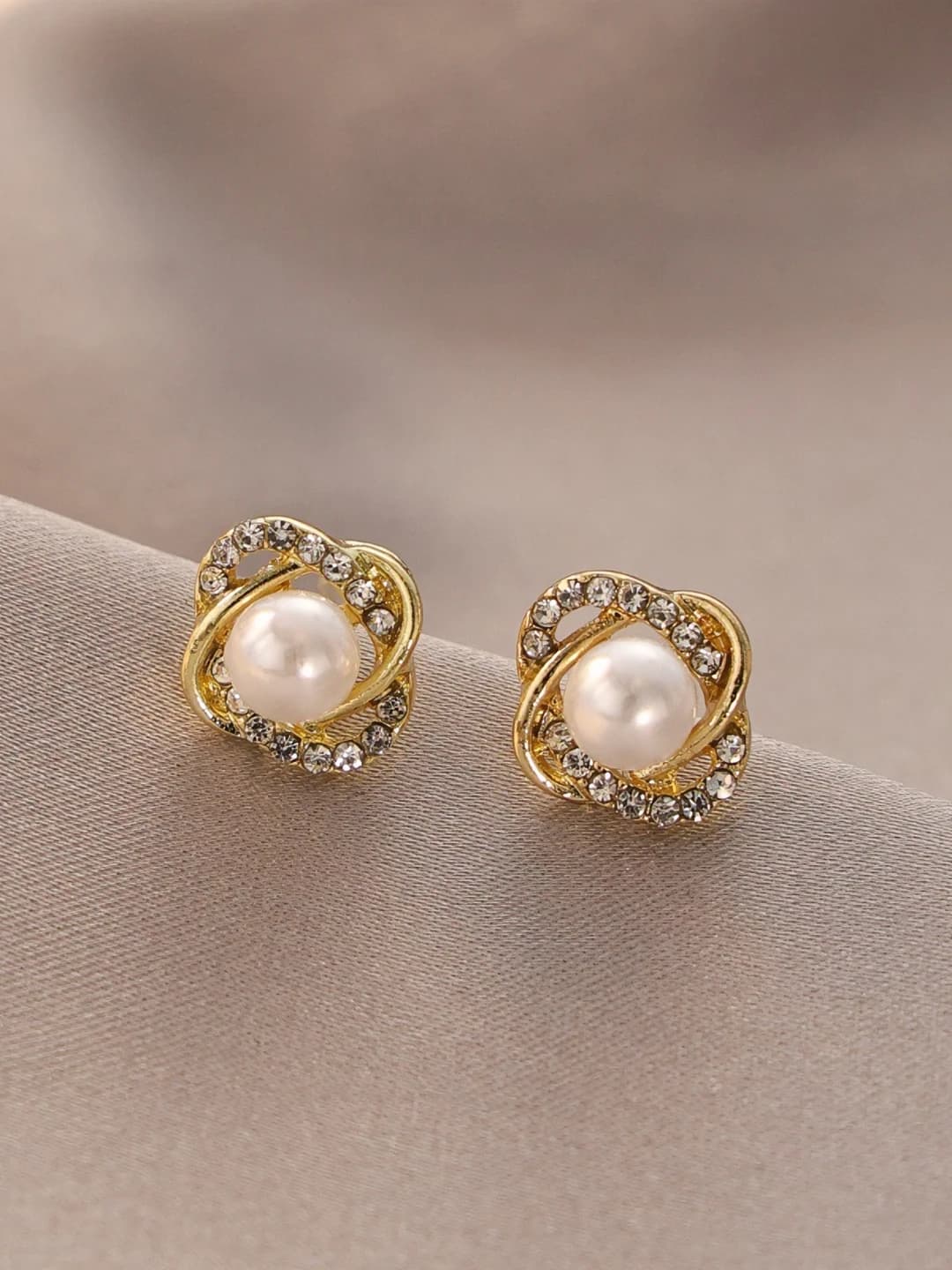 3# Pearl studs