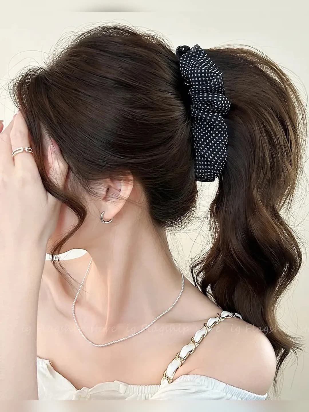 Black banana clip, ~13 cm