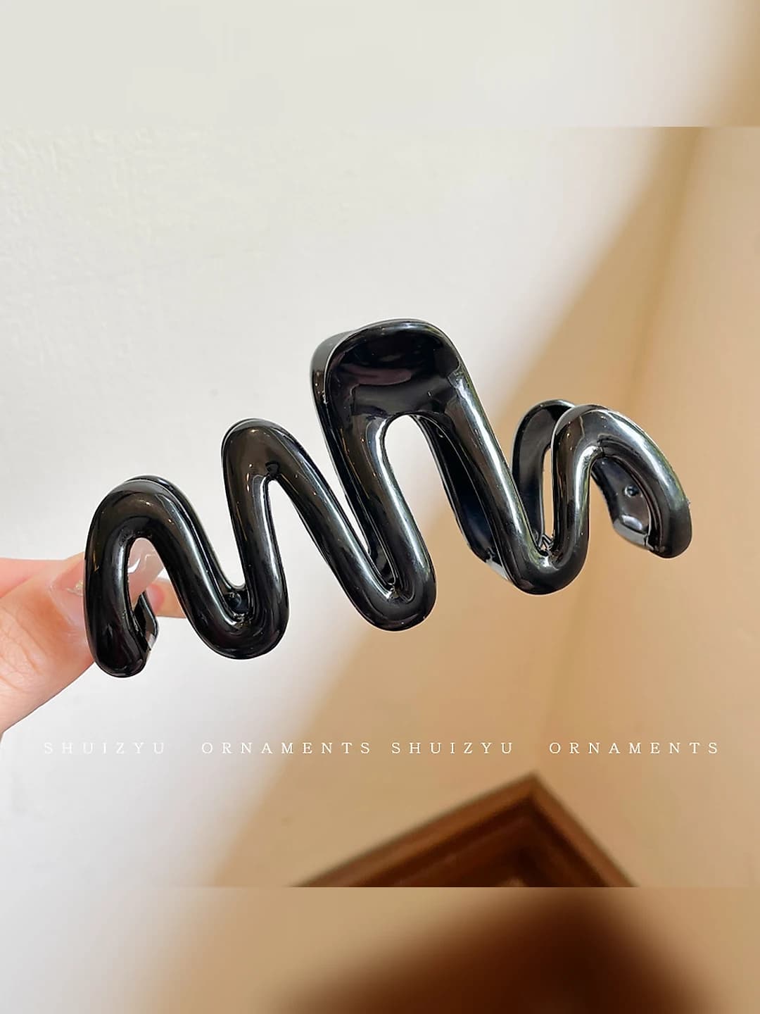Black glossy 10.5 cm