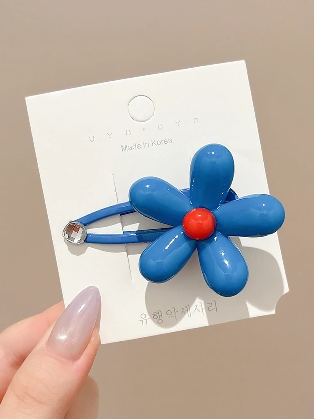 Blue flowers, ~5 cm, flowers ~4 cm
