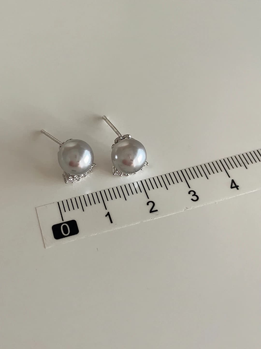 Grey zircon pearl studs