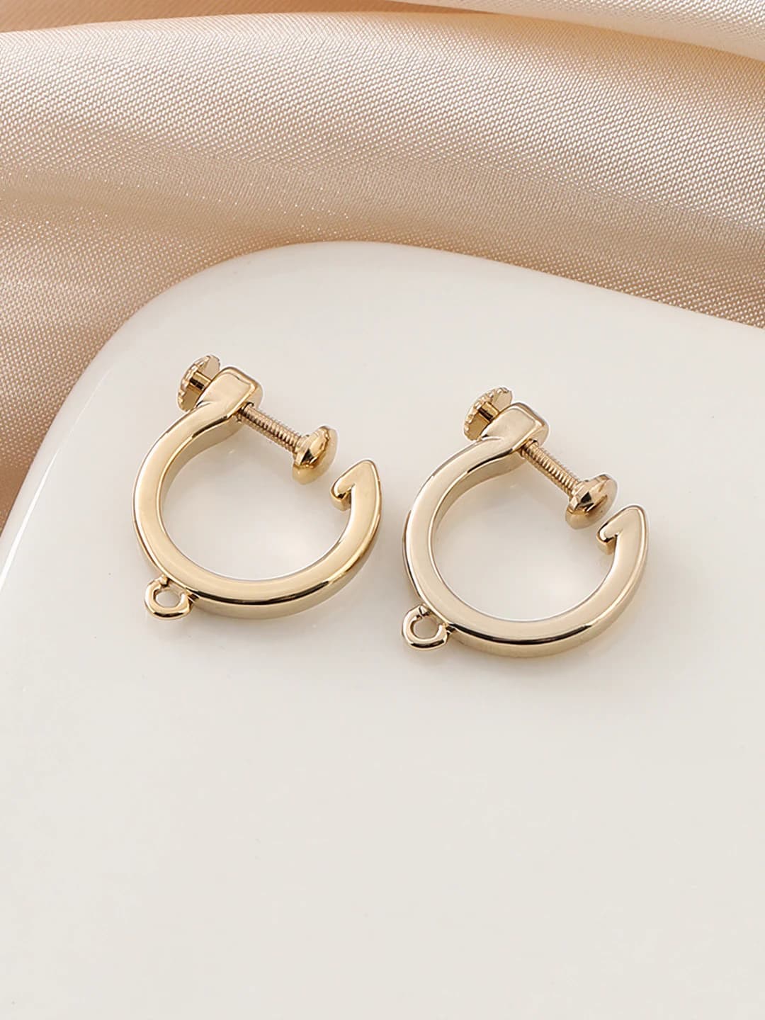 No piercing. Screw ear clips. Coffee gold