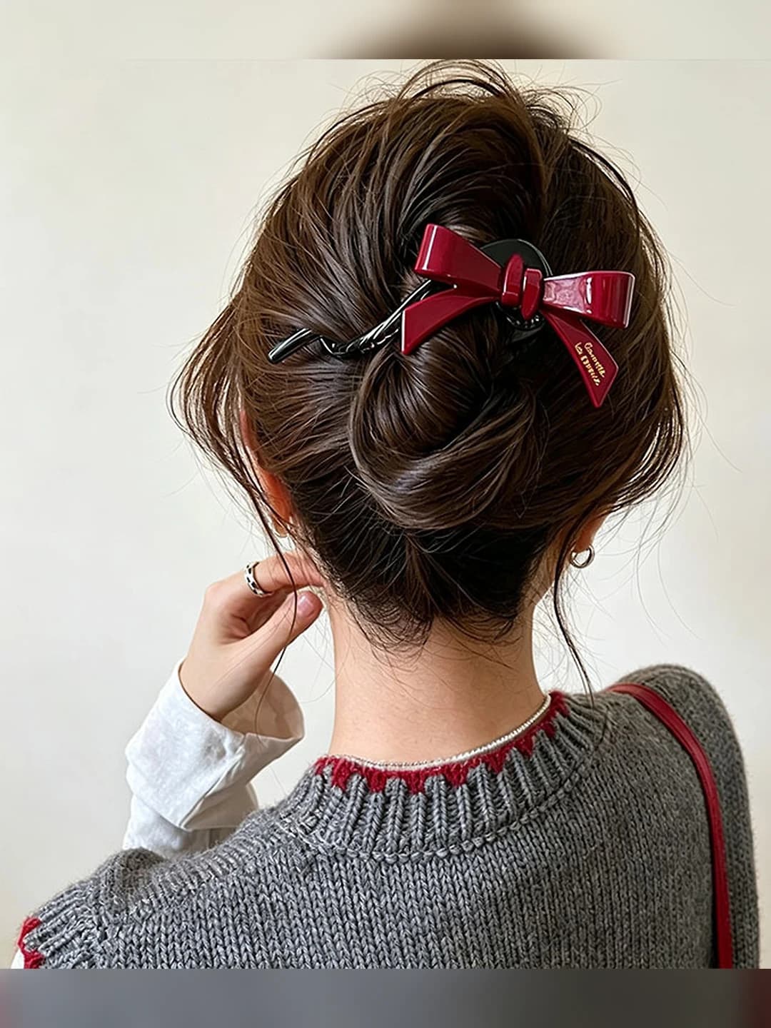 Red bow twist clip