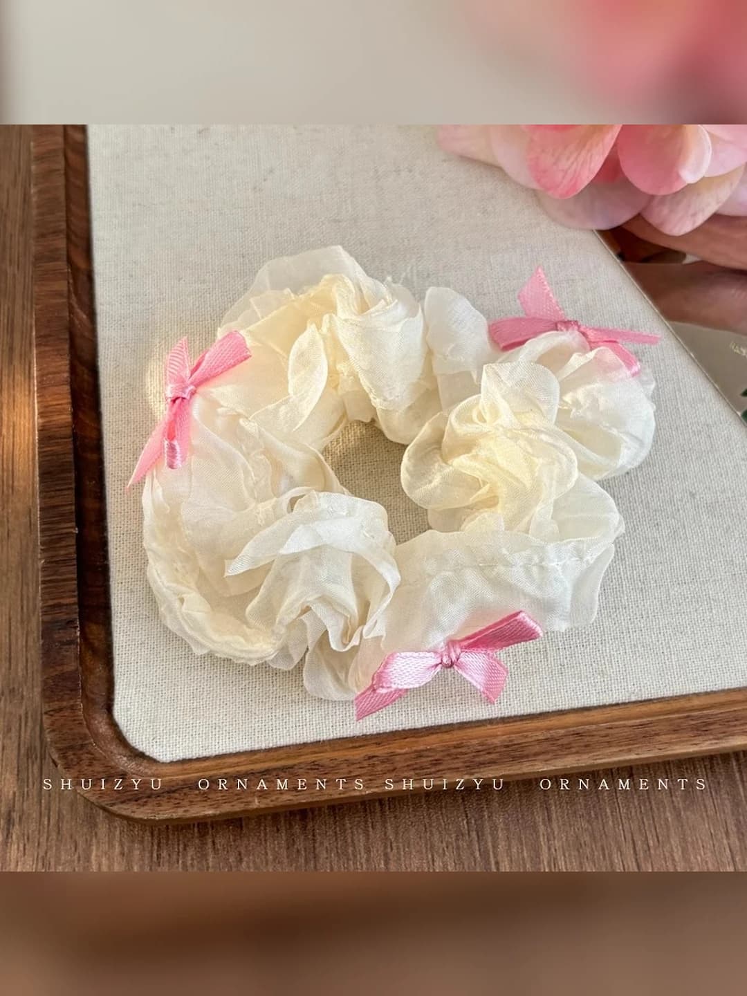 2# Pink bow creamy white