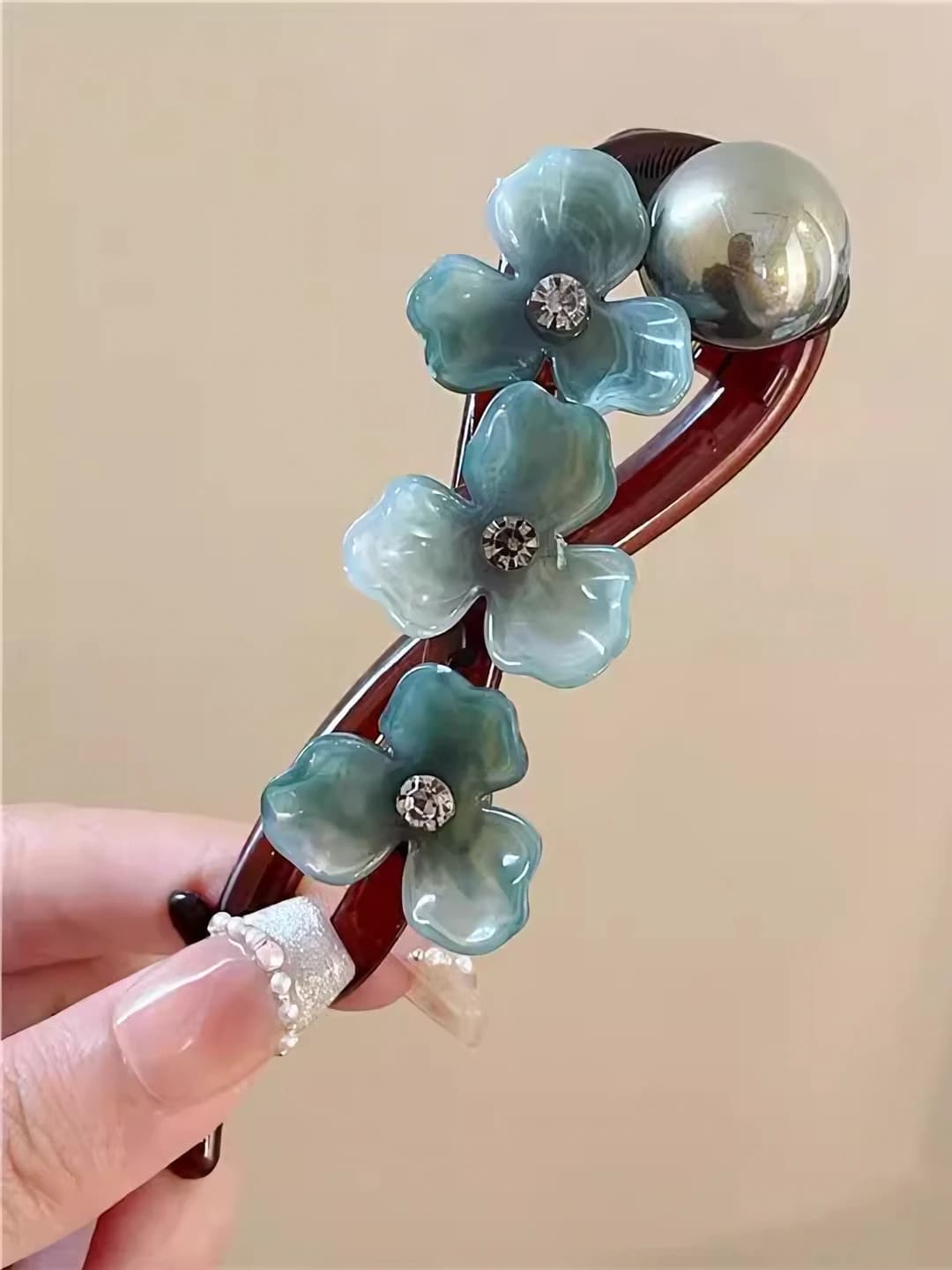 Light blue flower clip