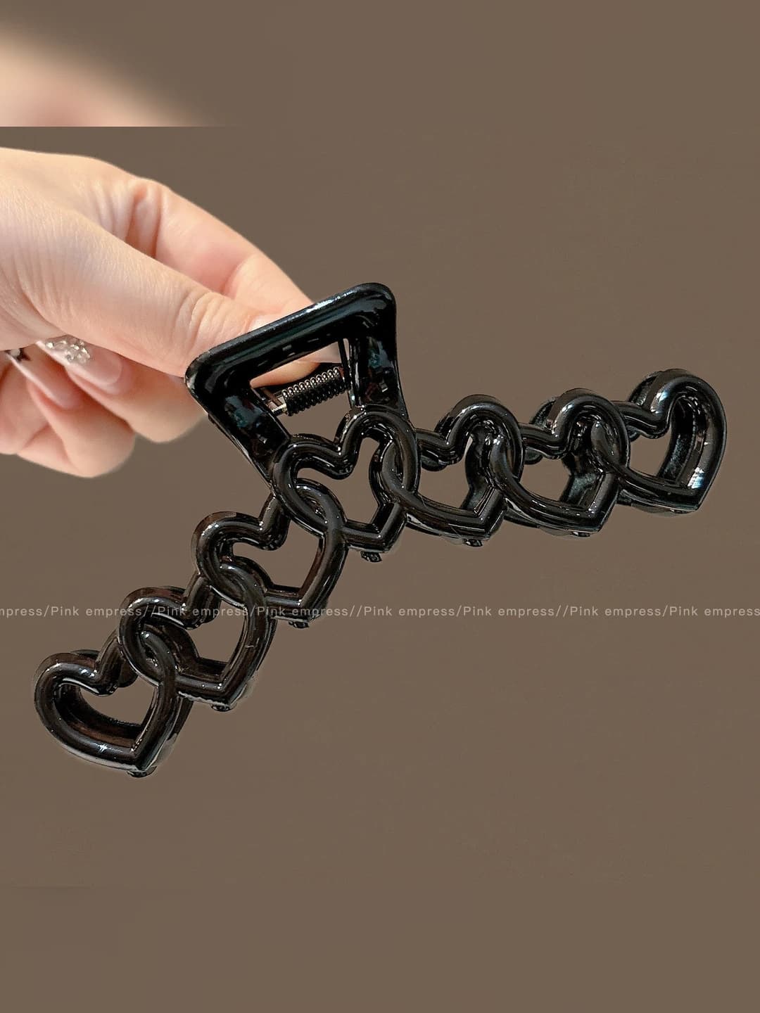 Black acrylic heart clip ~13 cm