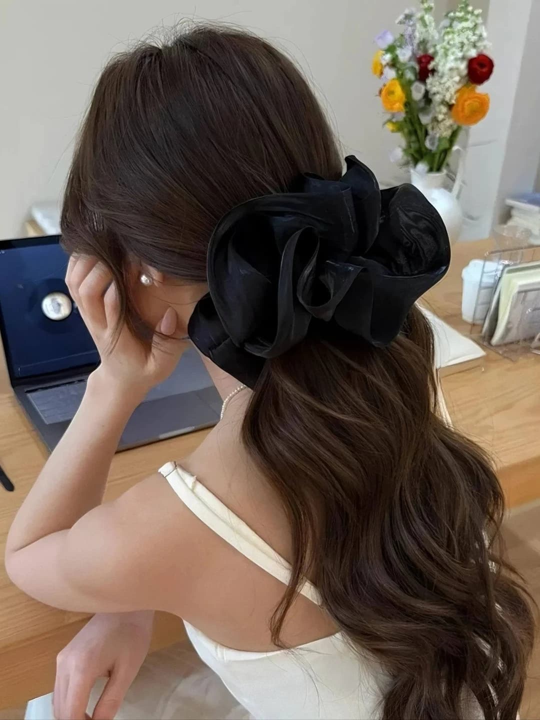 Black clip, base ~13.5 cm