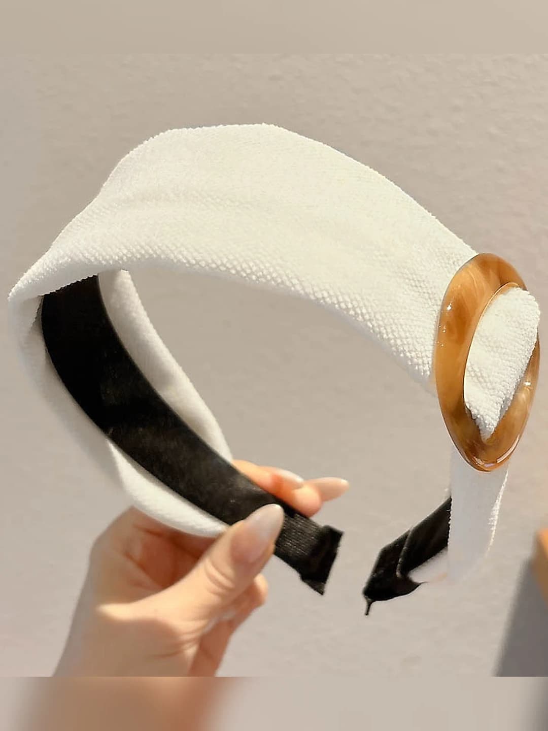 1# Off-white - base ~3cm, edge width 5cm - accessory ~5*5.2cm