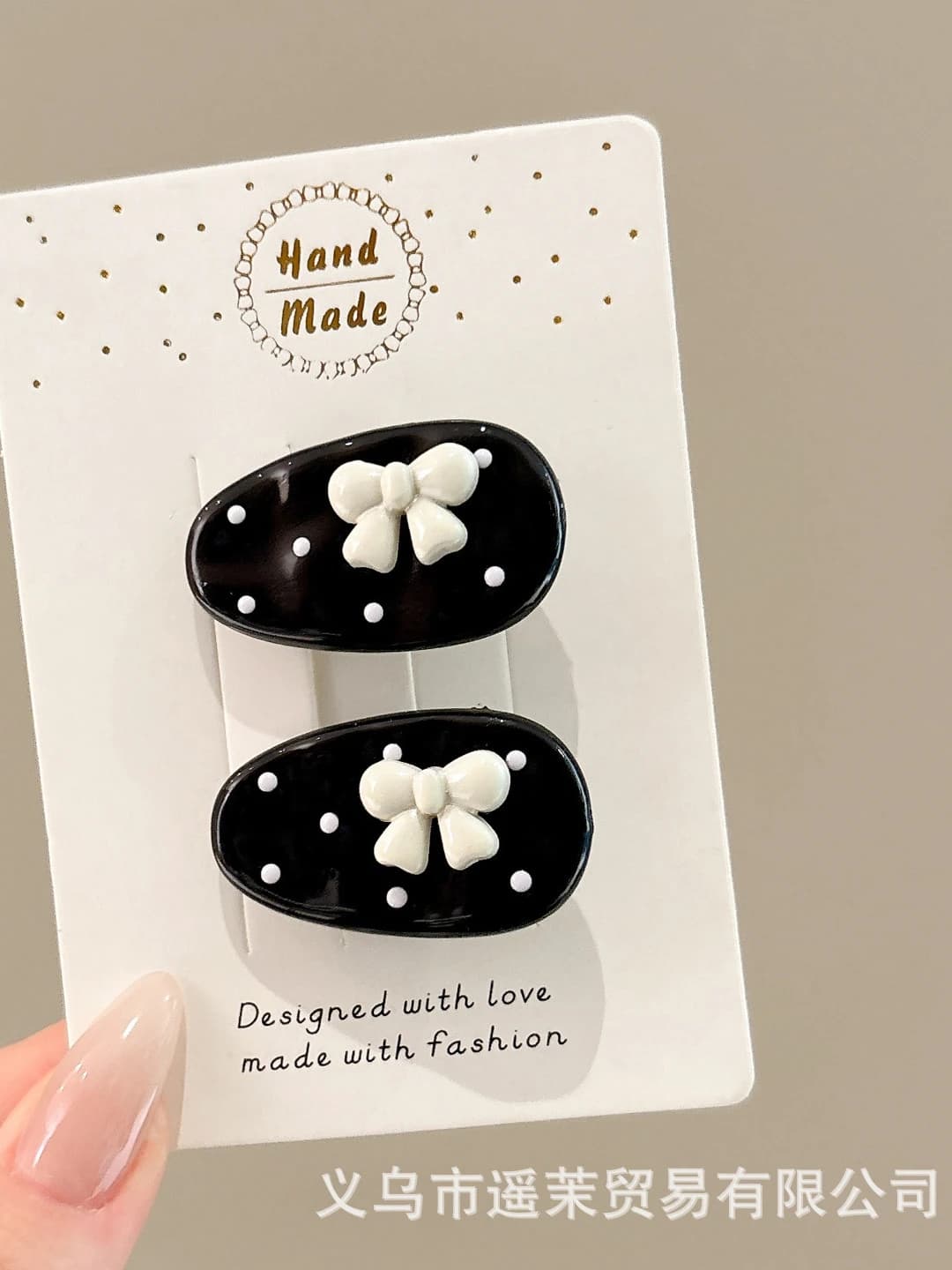 Black clip, white bow 4 cm