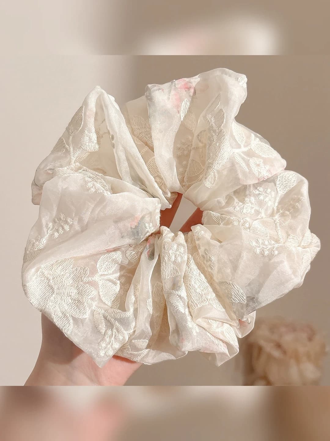 Off-white, 17 cm